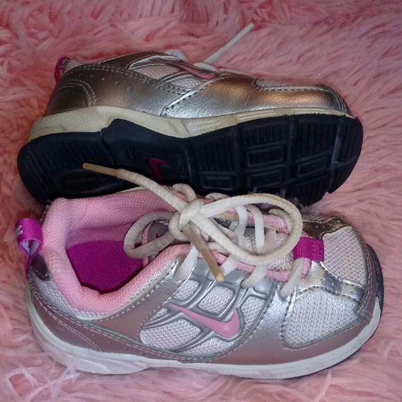 Kids' Nike Shoes - Picture 2 of 7